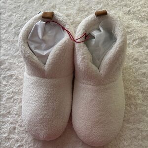 Dearfoams Medium Cream Textured Sole